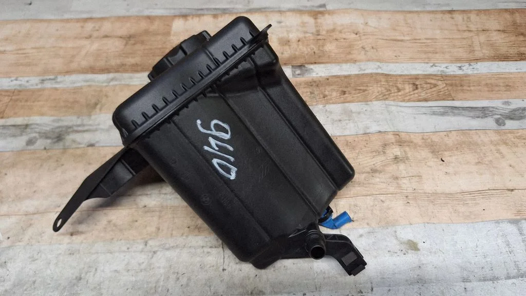 Coolant expansion tank/reservoir 10808611
