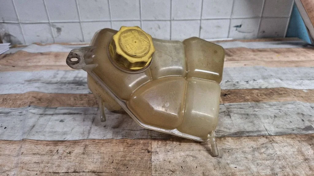 Coolant expansion tank/reservoir 3S618K218
