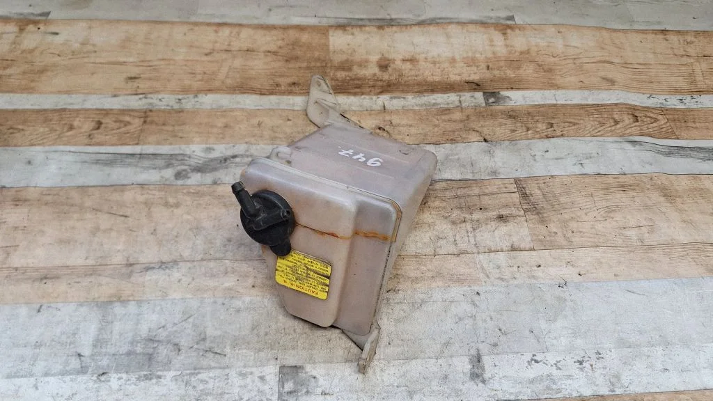 Coolant expansion tank/reservoir