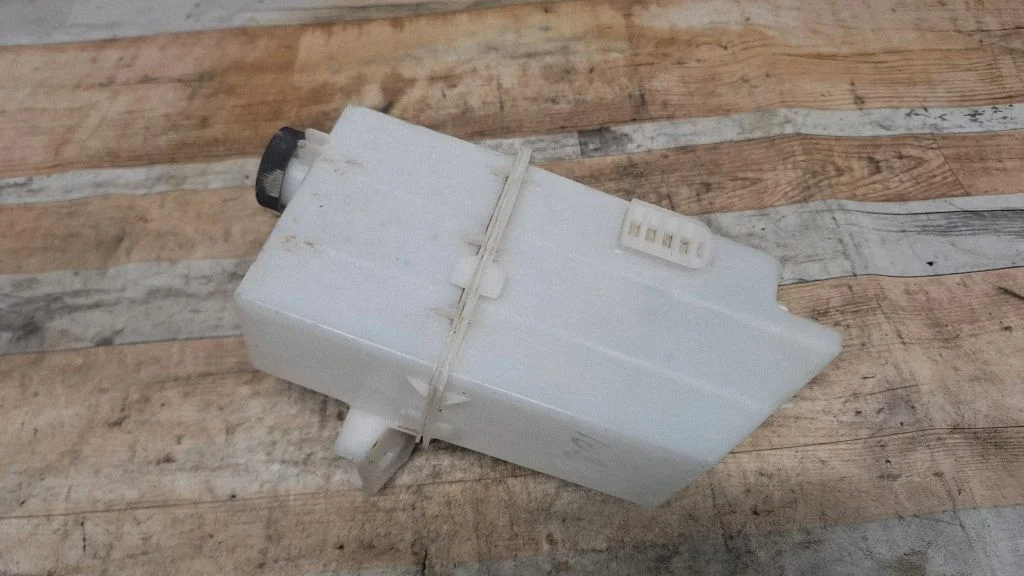 Coolant expansion tank/reservoir