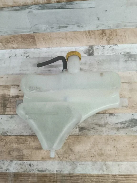 Coolant expansion tank/reservoir