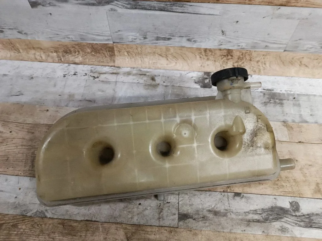 Coolant expansion tank/reservoir