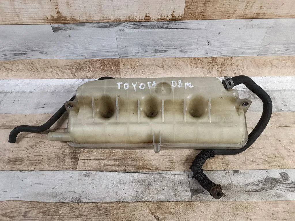Zbiorniczek wyrównawczy płynu chłodniczego – Toyota Corolla Verso AR10 (2004-2009)