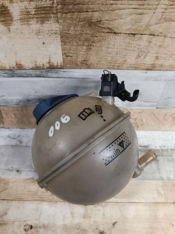 Coolant expansion tank/reservoir