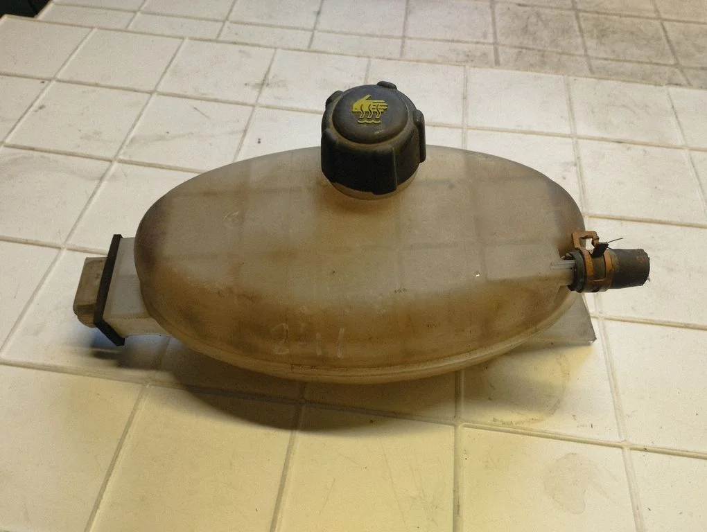 Coolant expansion tank/reservoir – Opel Vivaro (2001-2014)