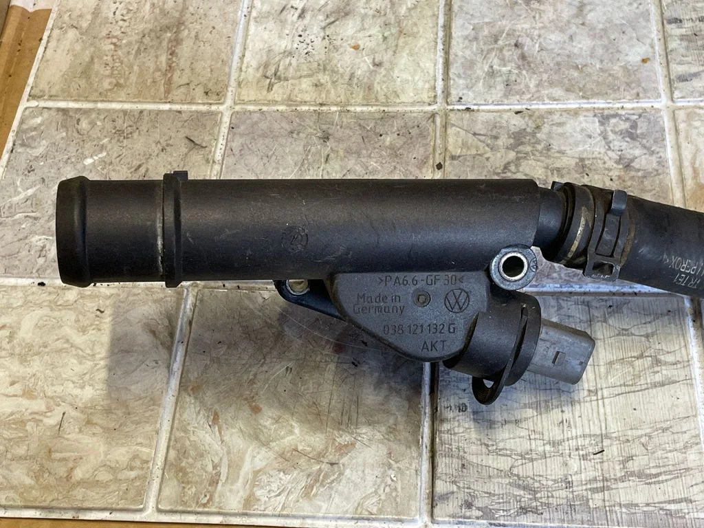 Engine coolant pipe/hose 038121132G