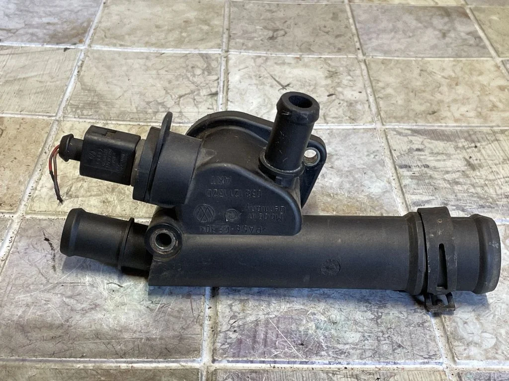Engine coolant pipe/hose 038121132D