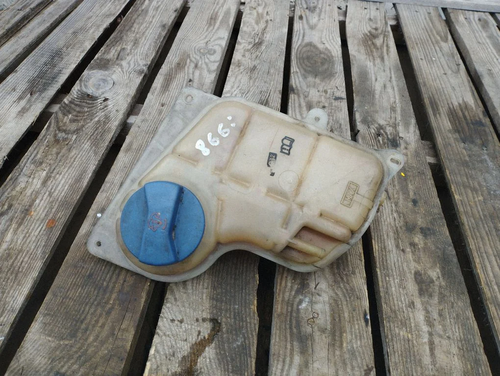Coolant expansion tank/reservoir 8D0121403L