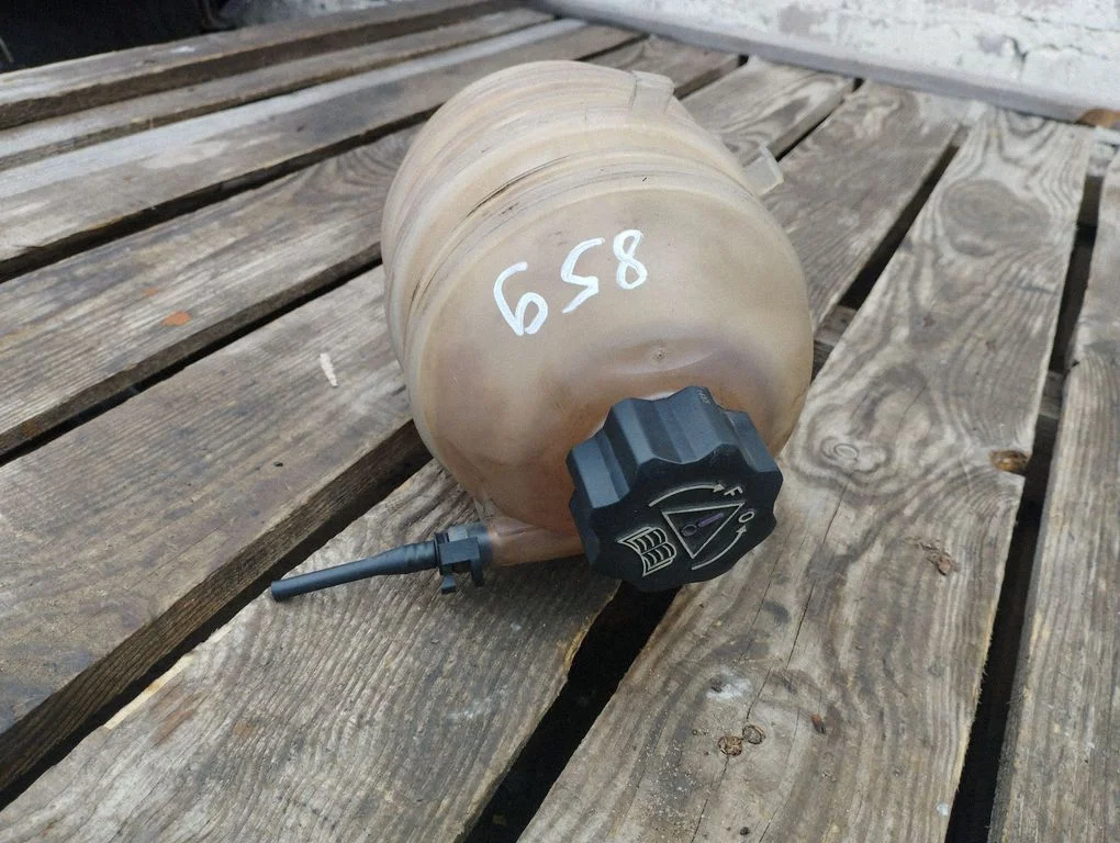 Dzesēšanas šķidruma izplešanās tvertne 9647777280