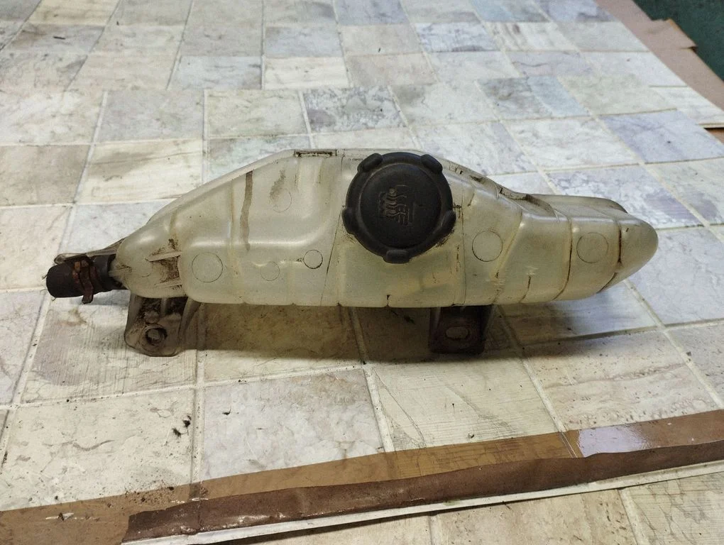 Jahutusvedeliku paisupaak – Nissan Note (E11) (2006-2014)