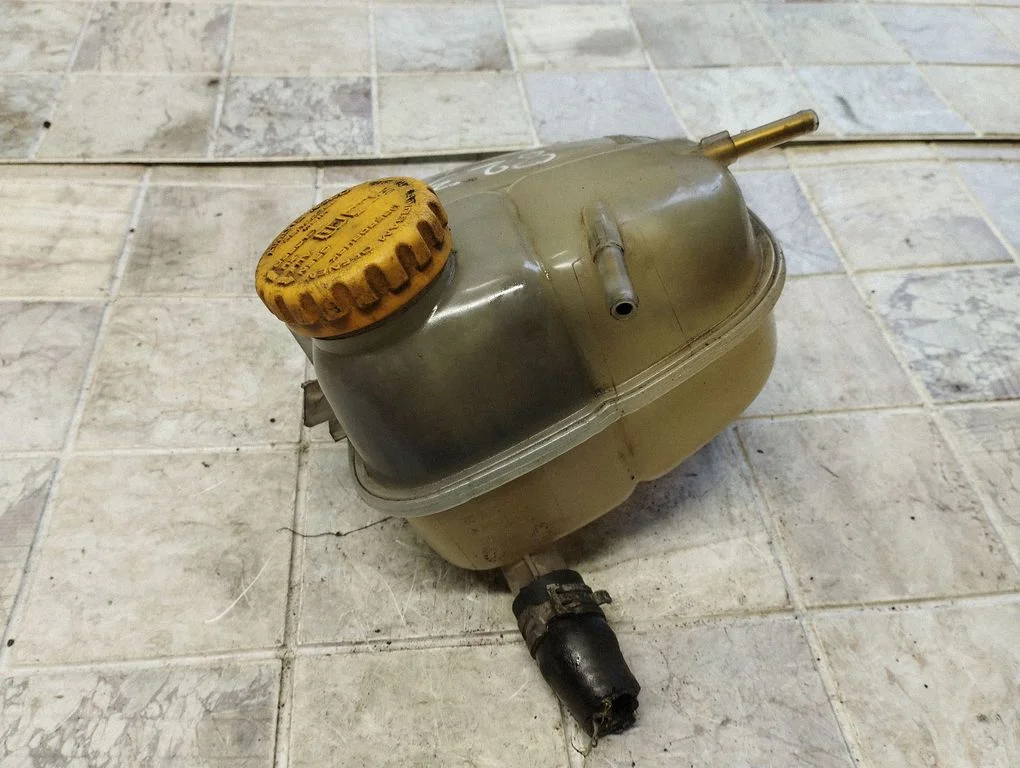 Coolant expansion tank/reservoir 90530687