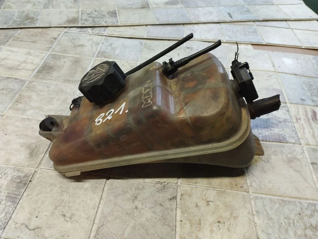 Coolant expansion tank/reservoir 9646902580