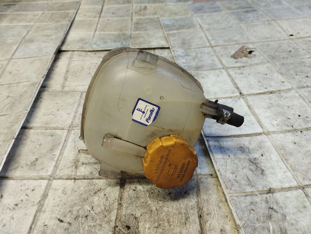 Coolant expansion tank/reservoir 9202200
