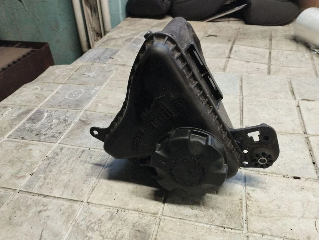 Jahutusvedeliku paisupaak – BMW 7-seeria F01 F02 F03 F04 (2008-2016)