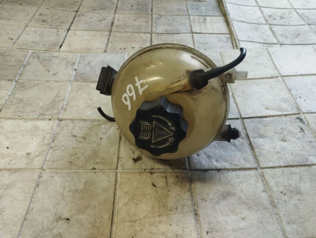 Coolant expansion tank/reservoir