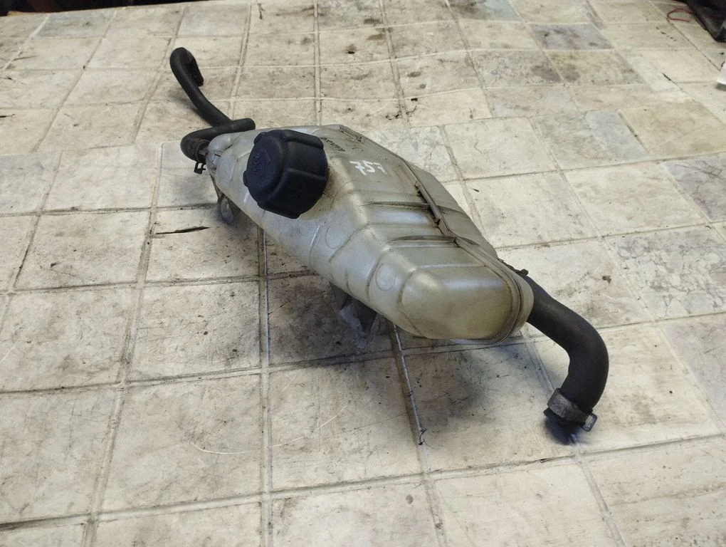 Coolant expansion tank/reservoir 21711AX600