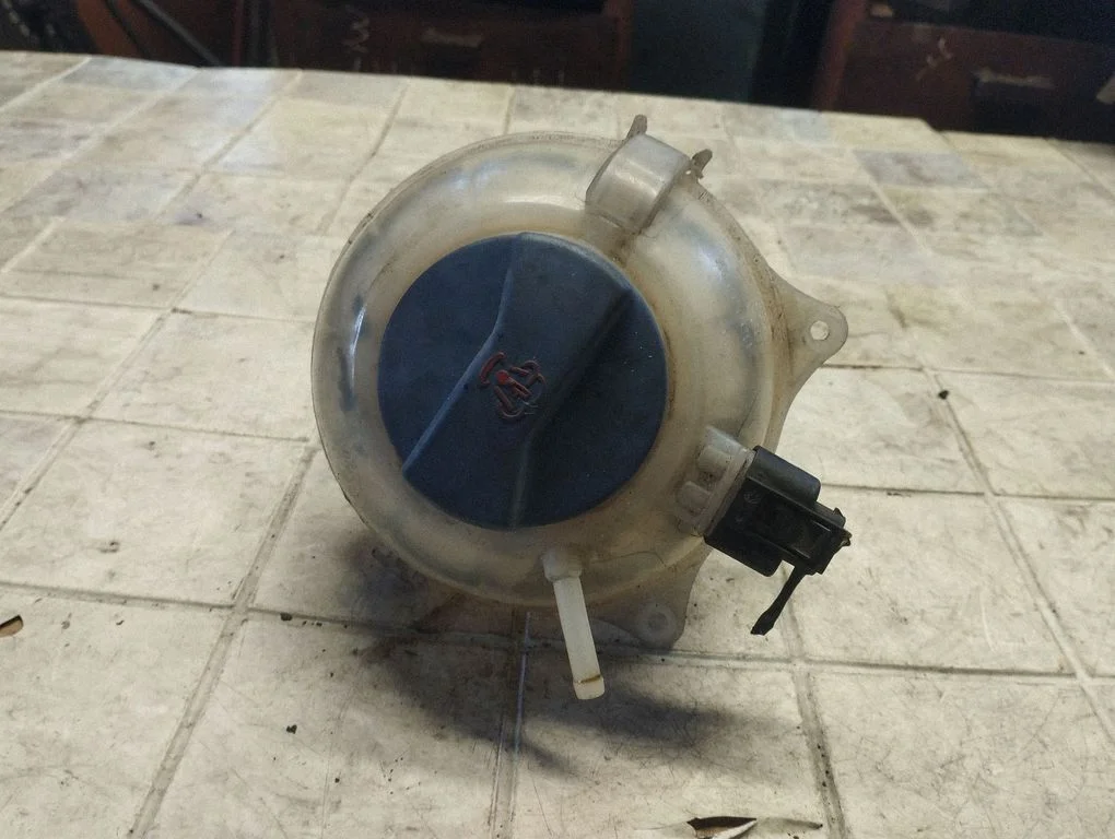 Coolant expansion tank/reservoir 6Q0121407A