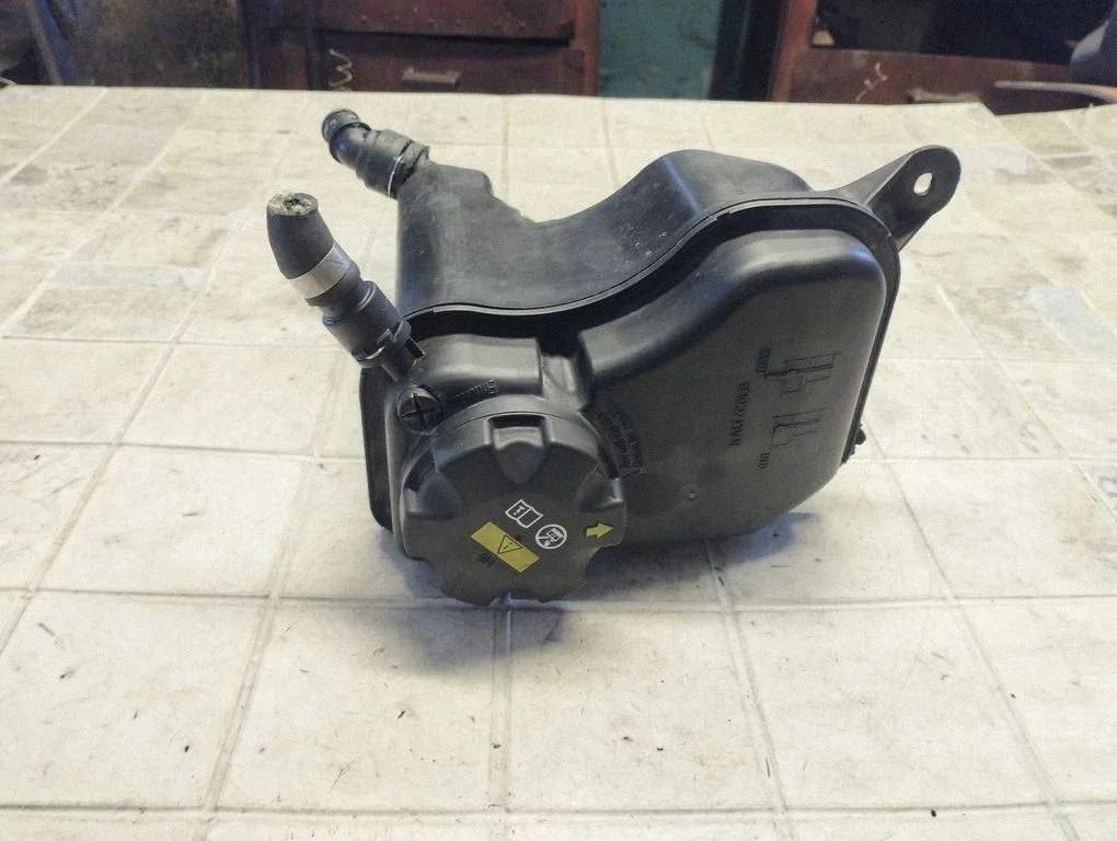 Jahutusvedeliku paisupaak – BMW 1-seeria E81 E87 (2004-2011)