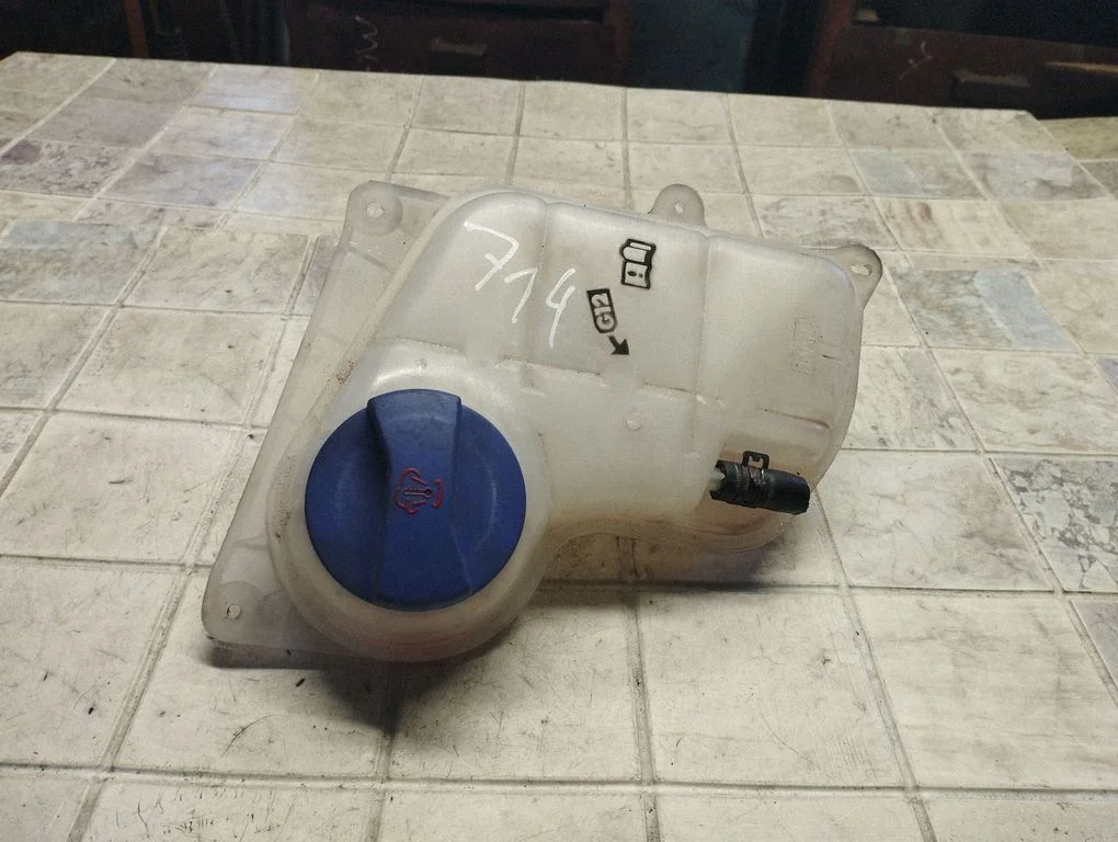 Coolant expansion tank/reservoir 107519