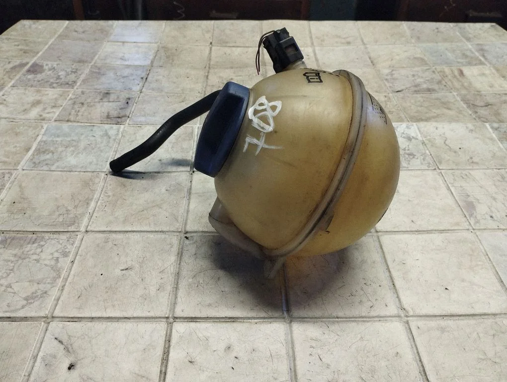 Coolant expansion tank/reservoir – Volkswagen Golf IV (1998-2005)