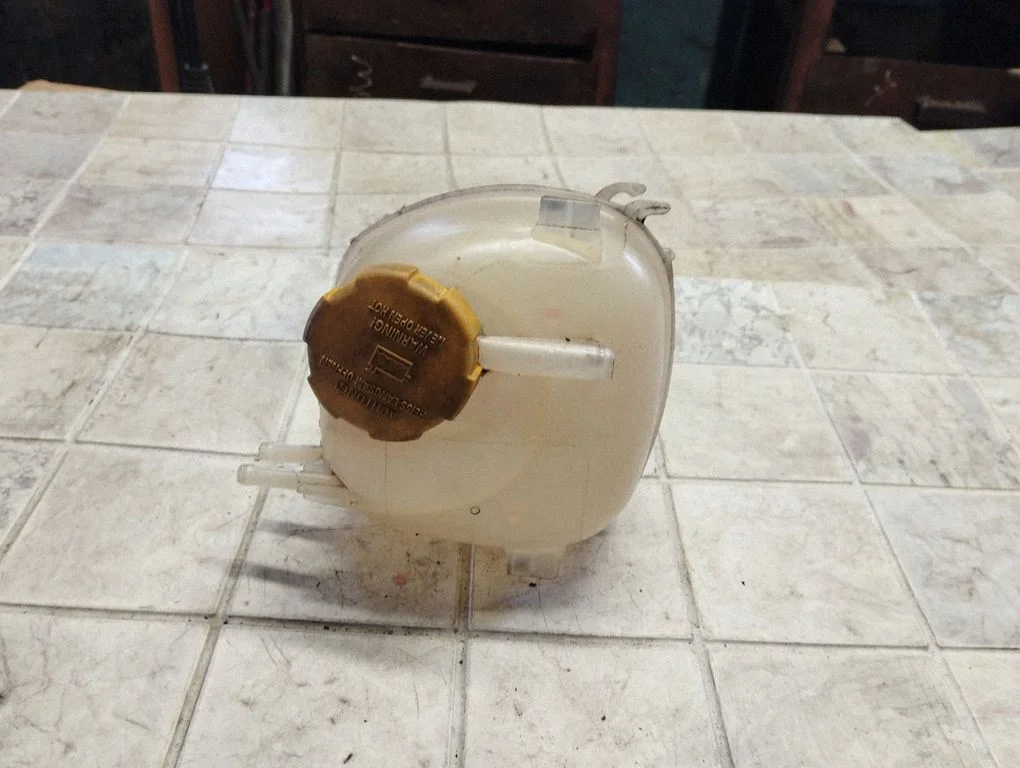 Coolant expansion tank/reservoir 9202200