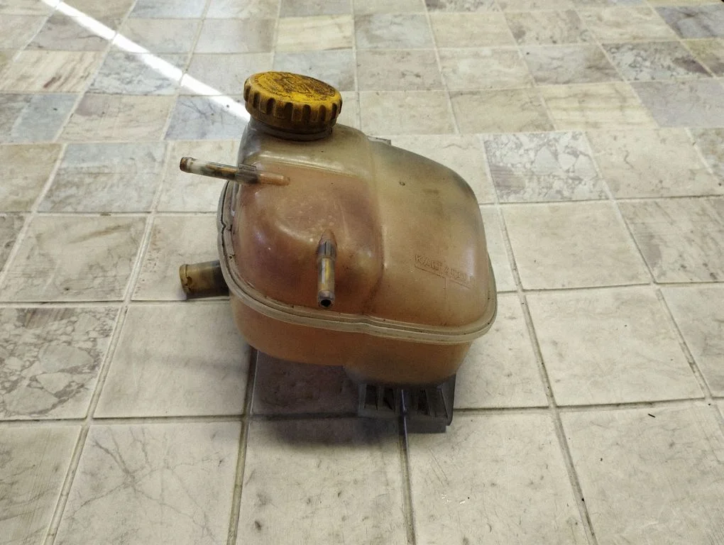 Coolant expansion tank/reservoir 90530689