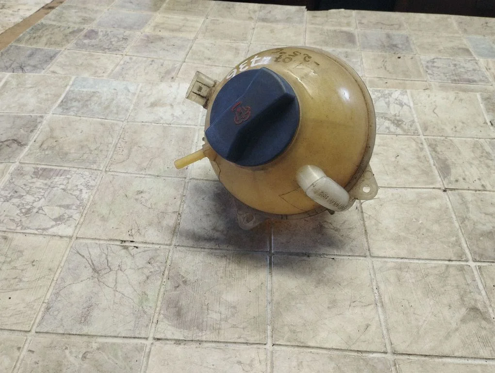 Coolant expansion tank/reservoir – Volkswagen Golf IV (1998-2005)