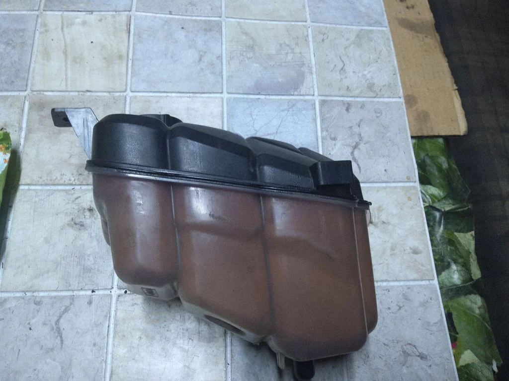 Coolant expansion tank/reservoir 6G918K218
