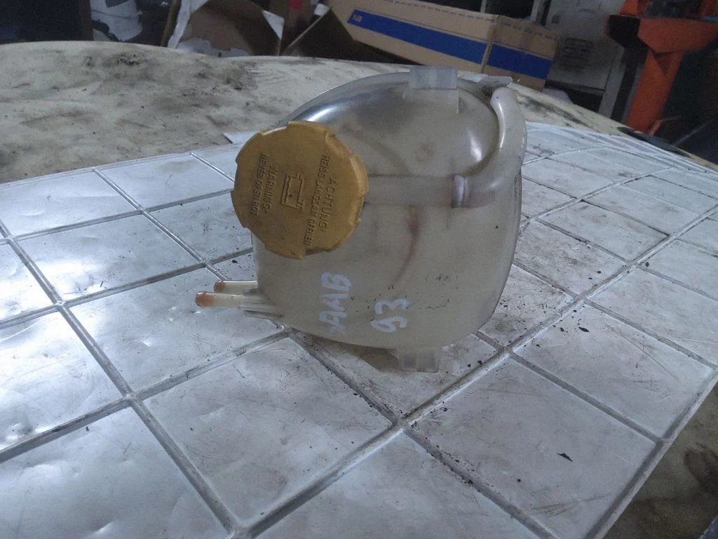 Coolant expansion tank/reservoir 9202200