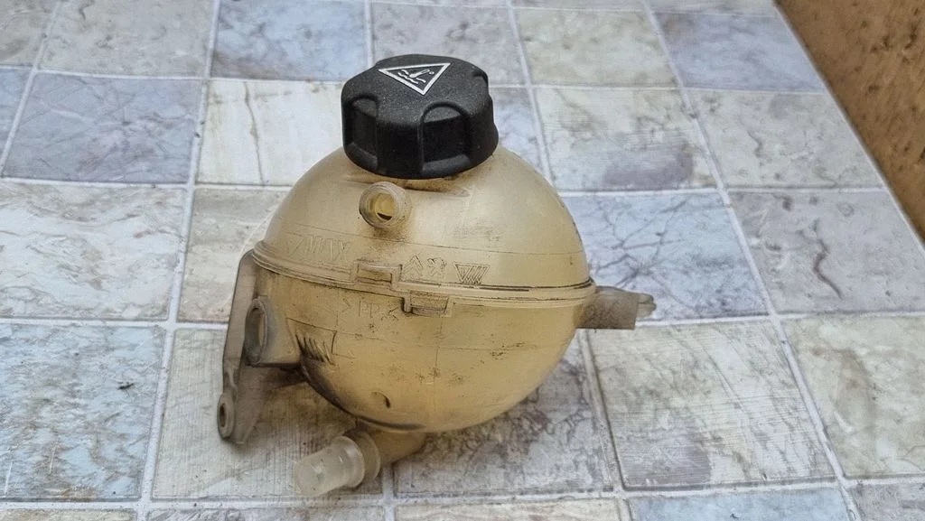 Coolant expansion tank/reservoir 9673334580