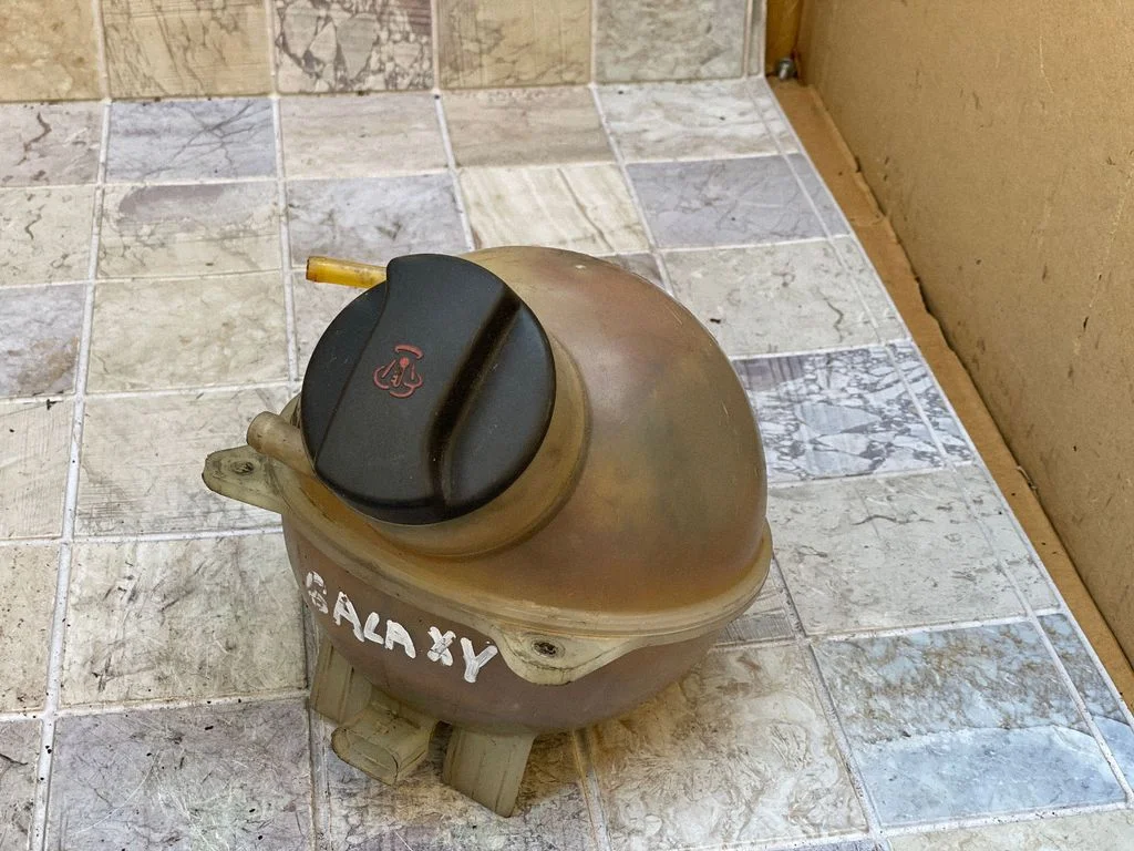 Coolant expansion tank/reservoir 7M0121407