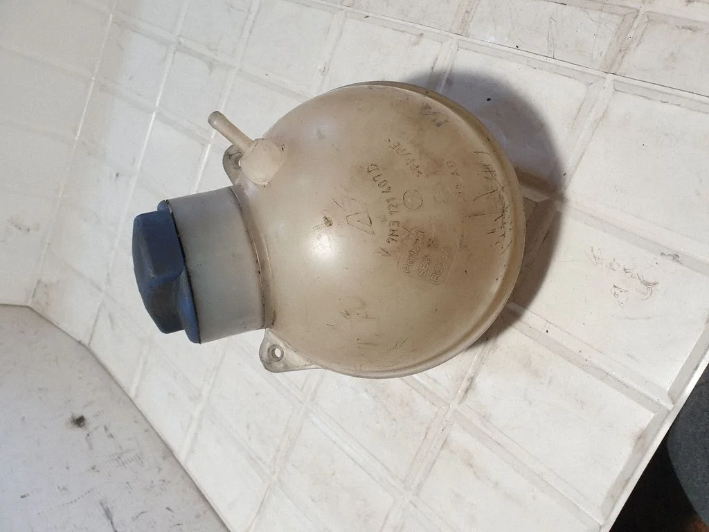Coolant expansion tank/reservoir 7M3121407B