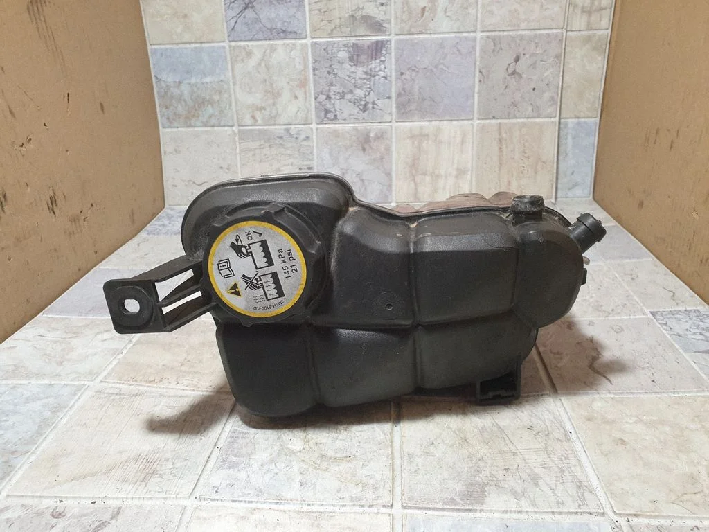 Coolant expansion tank/reservoir 6G918K218