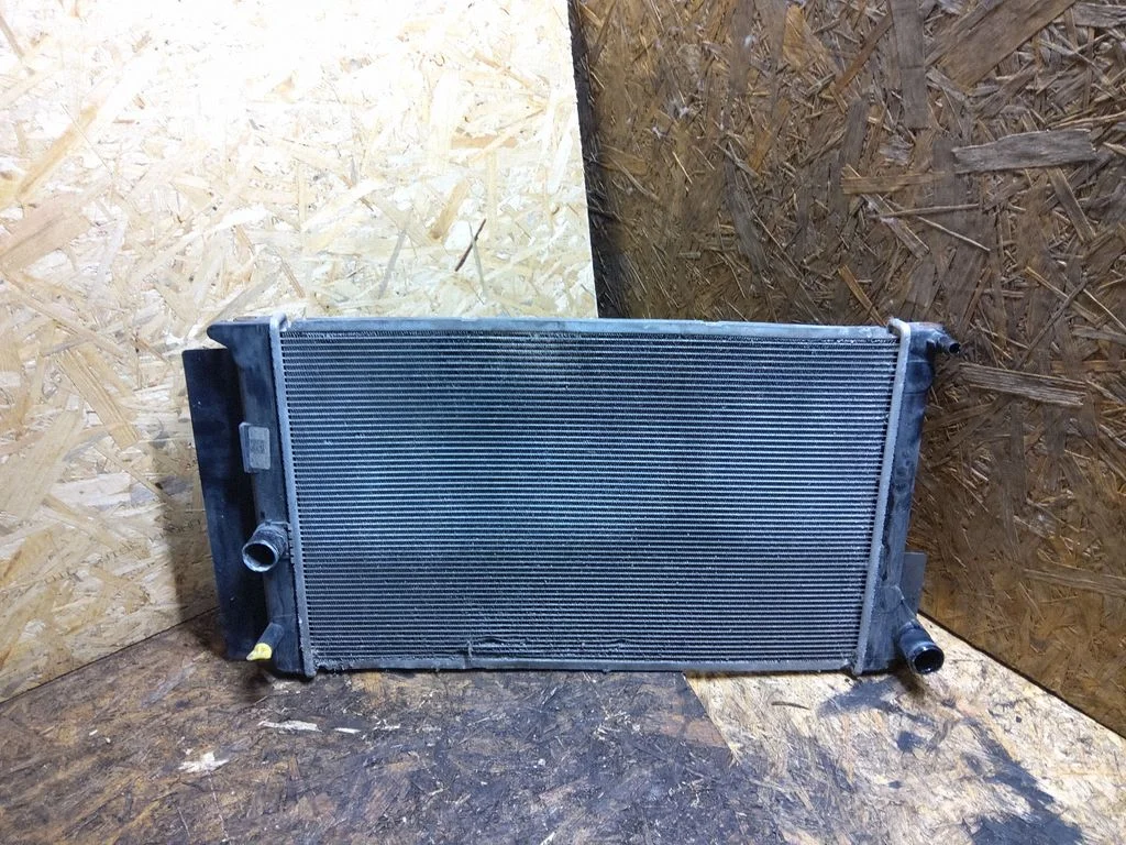 Jahutusvedeliku radiaator – Toyota Auris 150 (2006-2012)