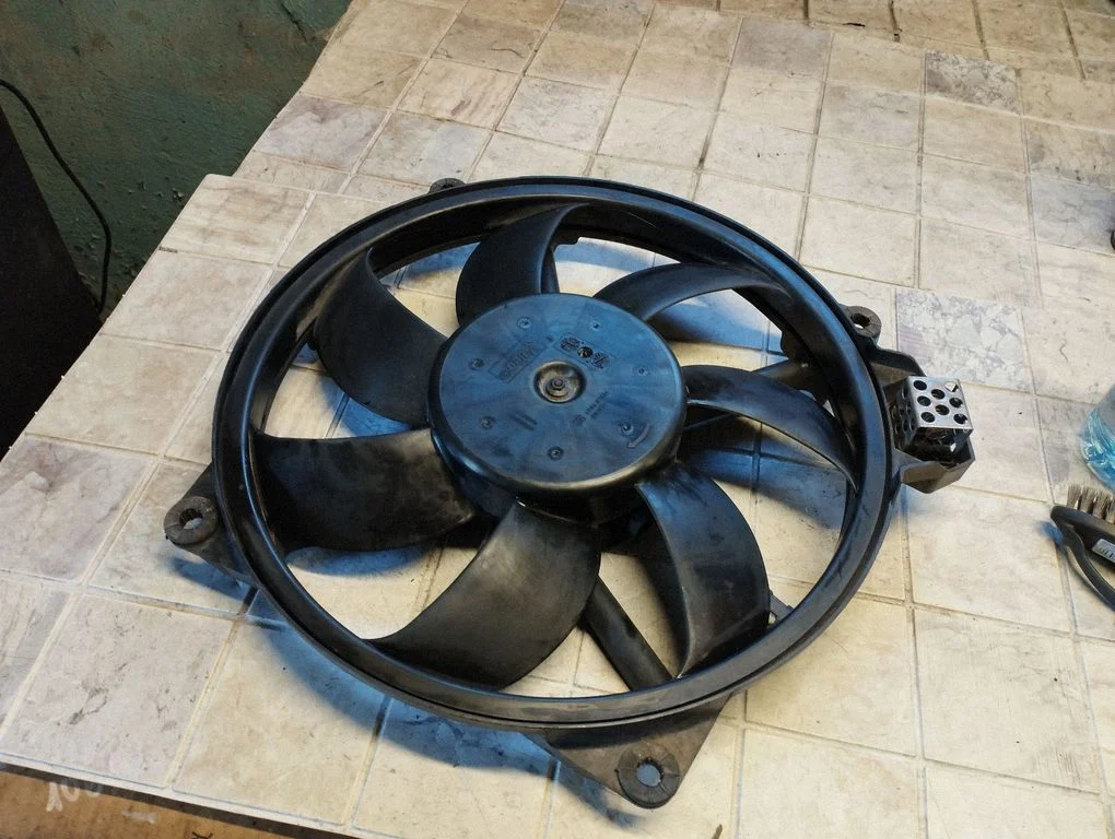 Elektriline radiaatori jahutusventilaator – Toyota Corolla Verso E121 (2001-2004)