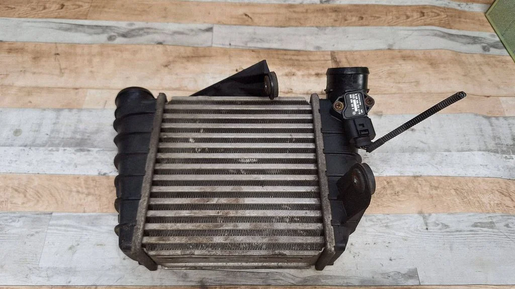 Starpdzesētāja (interkūlera) radiators 6Q0145804A