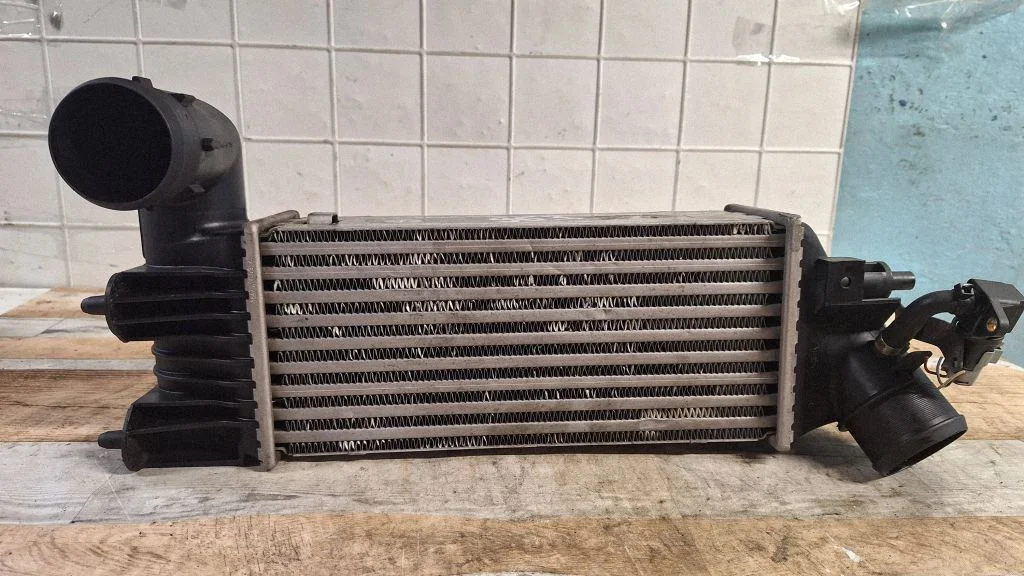 Vahejahuti radiaator PA66GF35