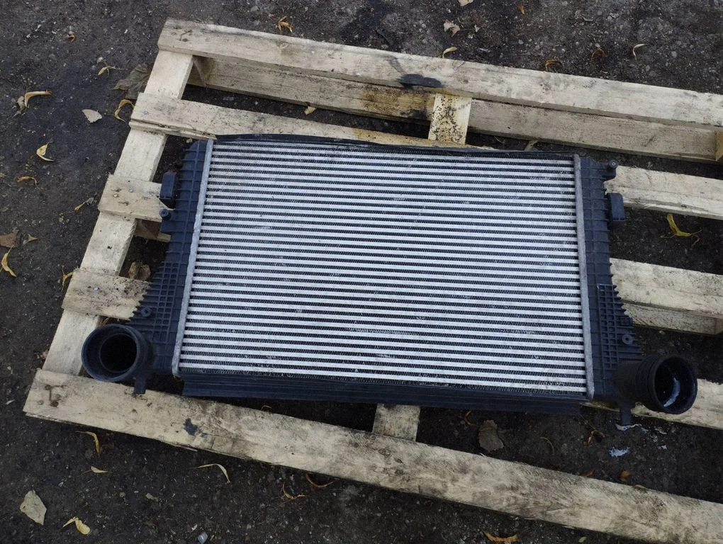 Vahejahuti radiaator – Volkswagen Passat CC (2008-2016)