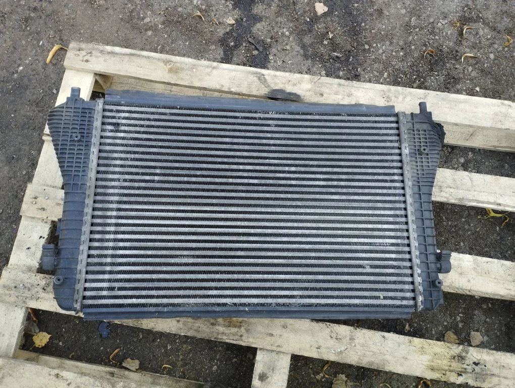 Starpdzesētāja (interkūlera) radiators 1K0145803A