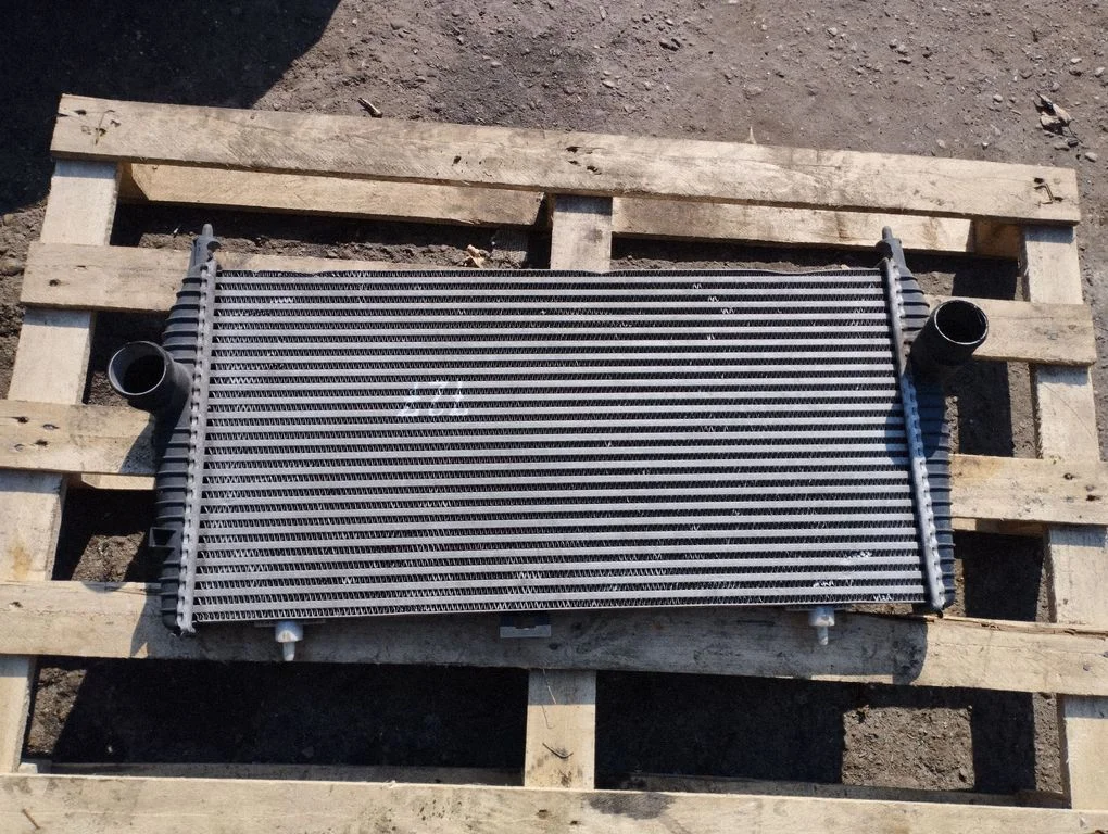 Vahejahuti radiaator 9649976880