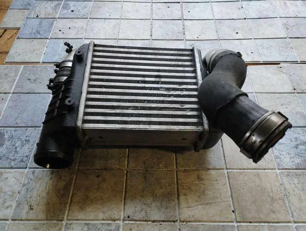 Starpdzesētāja (interkūlera) radiators 4F0145805E