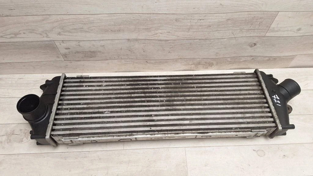 Vahejahuti radiaator – Opel Vivaro (2001-2014)