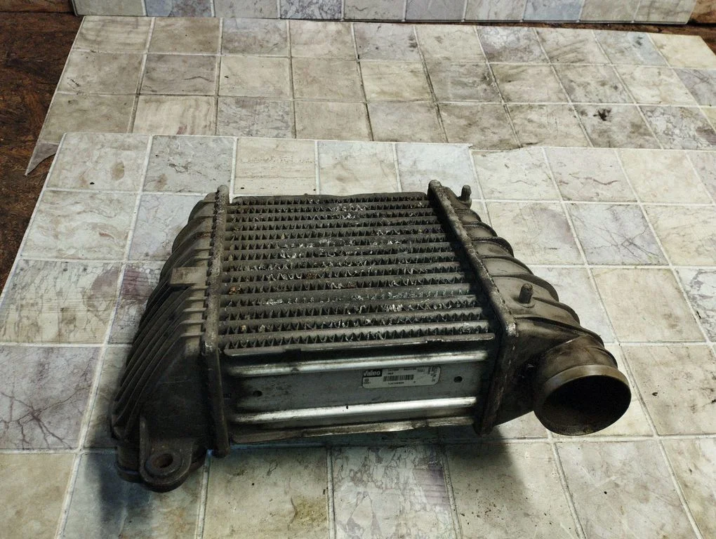 Starpdzesētāja (interkūlera) radiators – Volkswagen Golf IV (1998-2005)