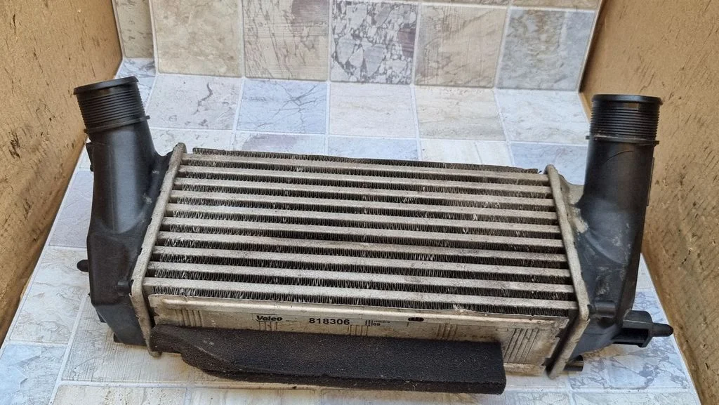 Vahejahuti radiaator 818306