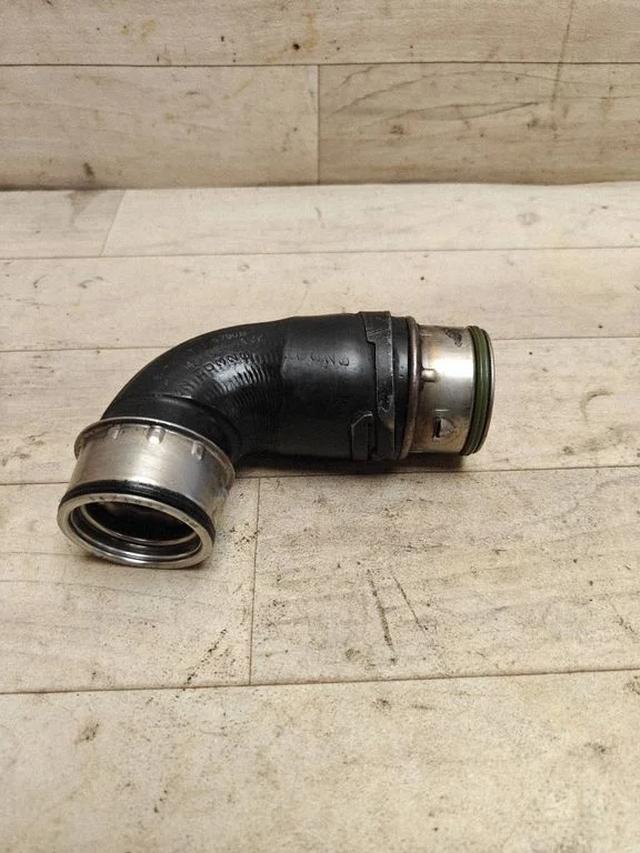 Intercooler hose/pipe 1T0145790B