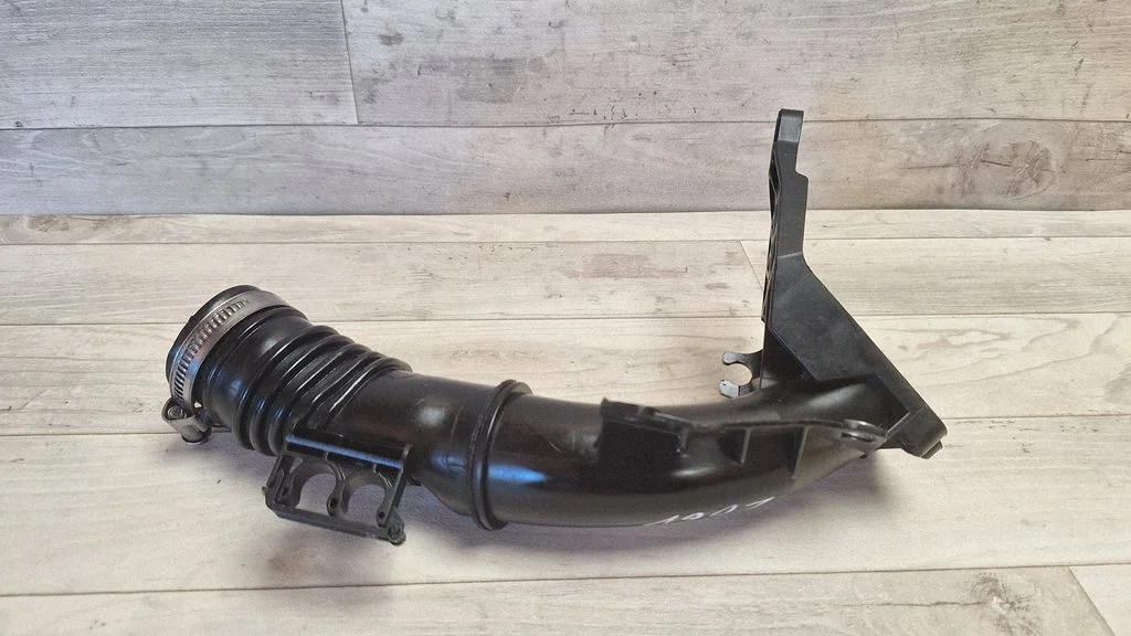 Intercooler hose/pipe AV6Q9351AD