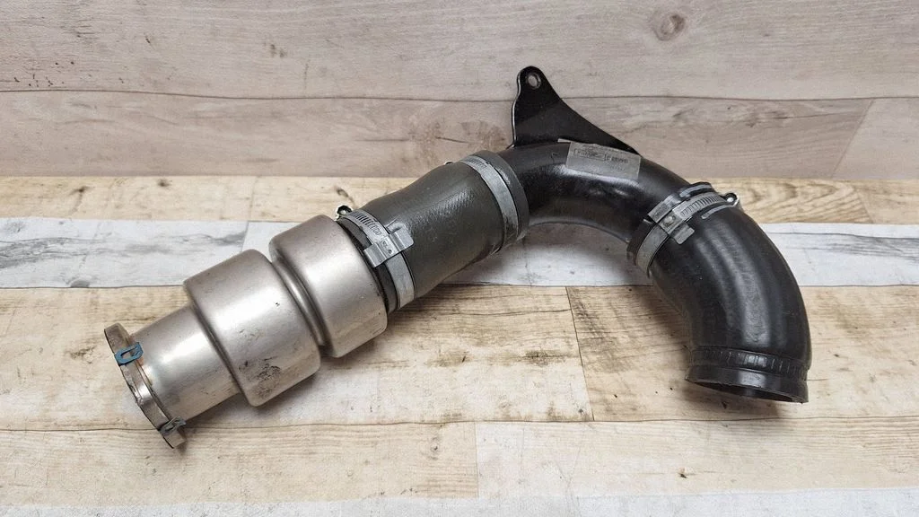 Intercooler hose/pipe AV616C750AE