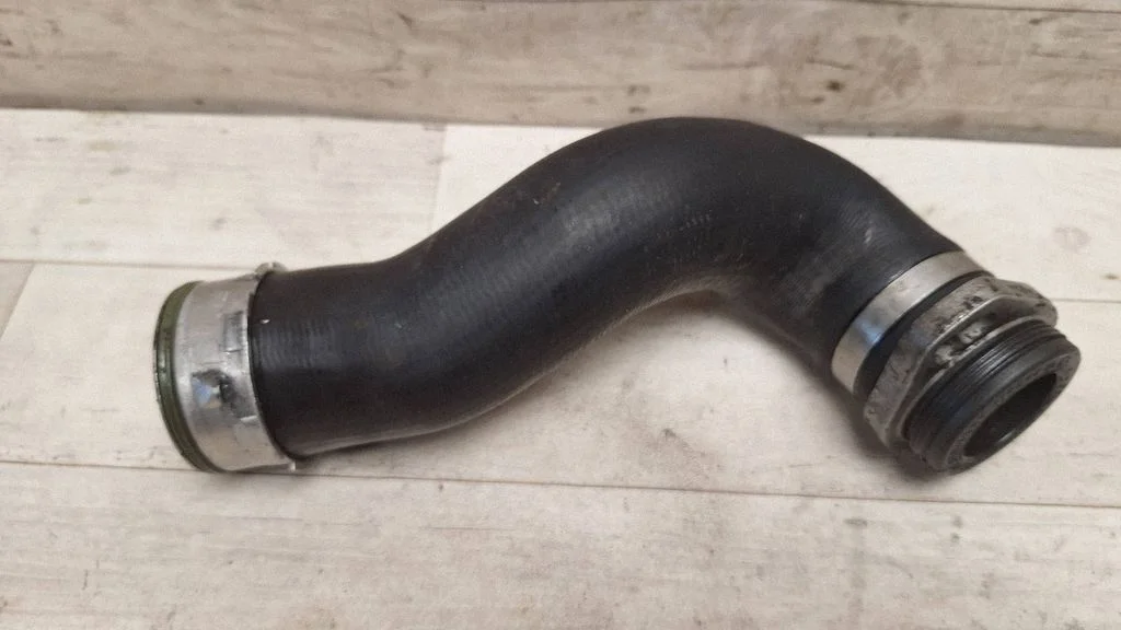 Vahejahuti voolik (-ud)/ toru (-d) – BMW 1-seeria E81 E87 (2004-2011)