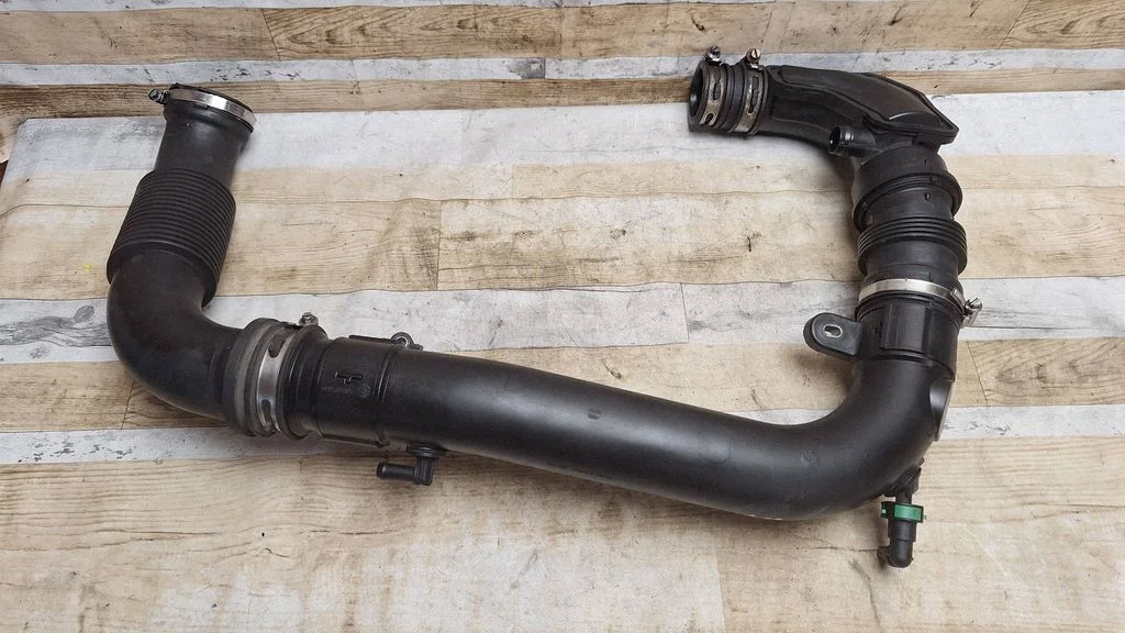 Intercooler hose/pipe CV616C784BE