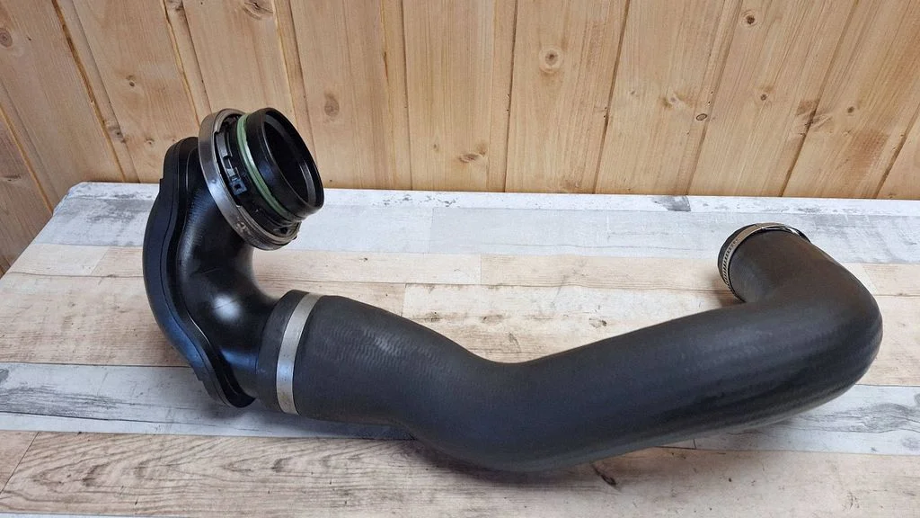 Intercooler hose/pipe VRBF20609